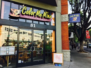 Color Me Mine exterior