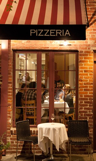 Pizzaria Exterior